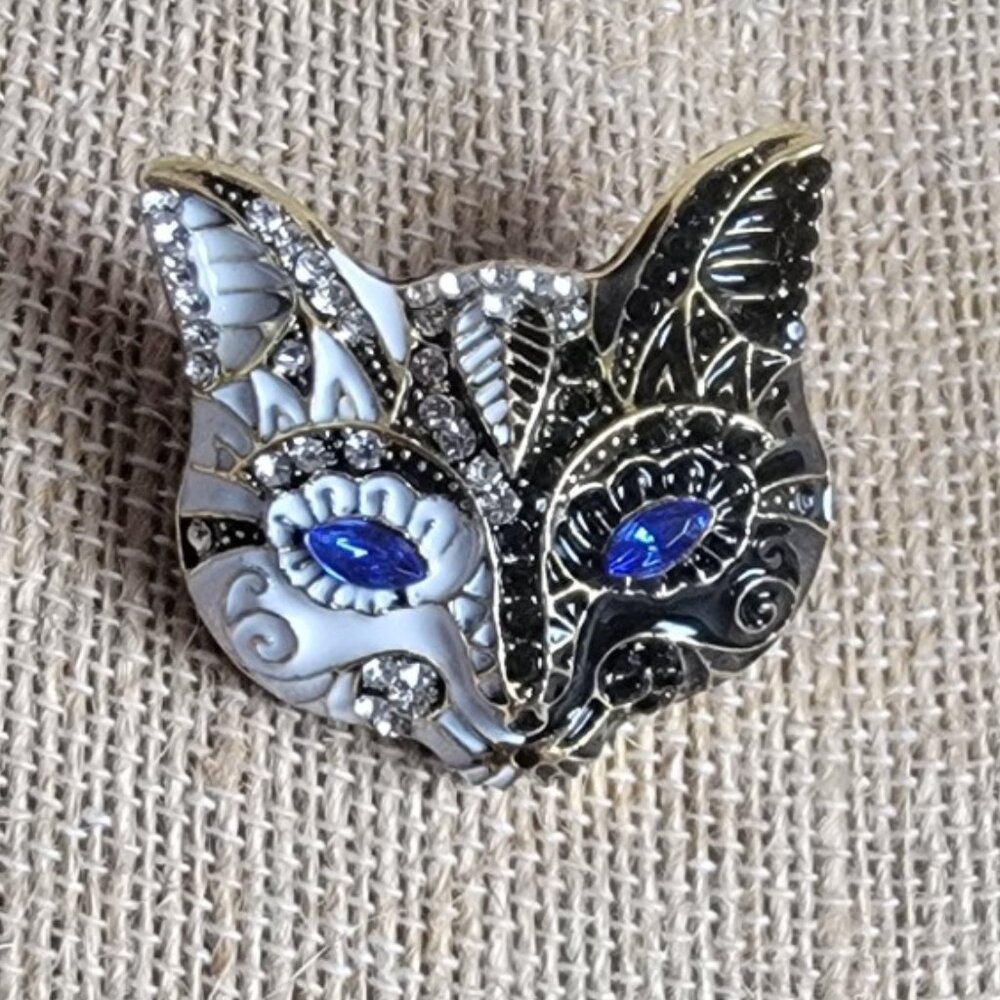 Blue Eye Cat Brooch - Picture 4 of 4